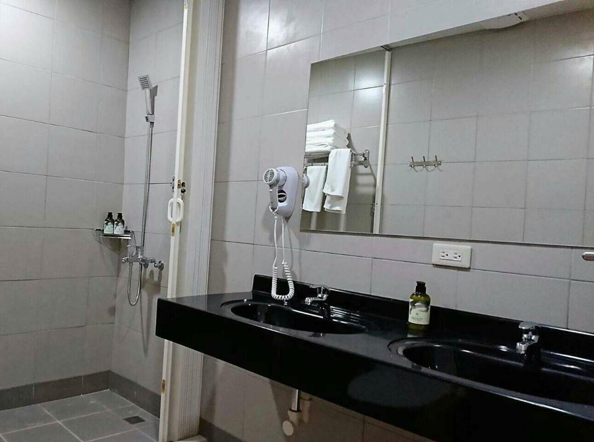 Temple Side Hostel Tainan Dış mekan fotoğraf
