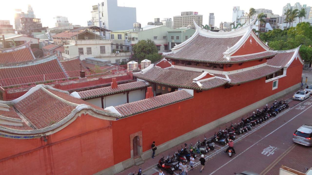 Temple Side Hostel Tainan Dış mekan fotoğraf
