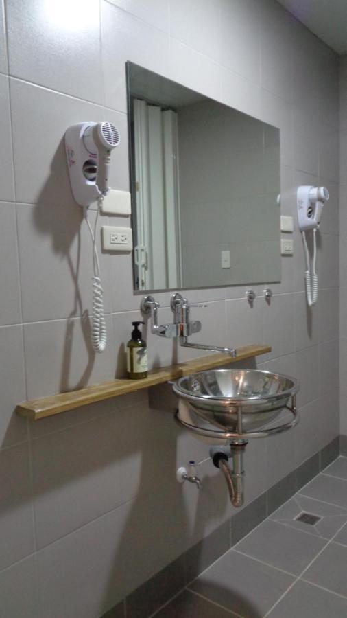 Temple Side Hostel Tainan Dış mekan fotoğraf
