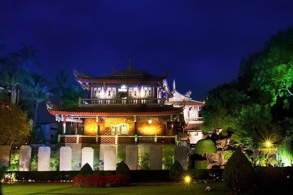 Temple Side Hostel Tainan Dış mekan fotoğraf