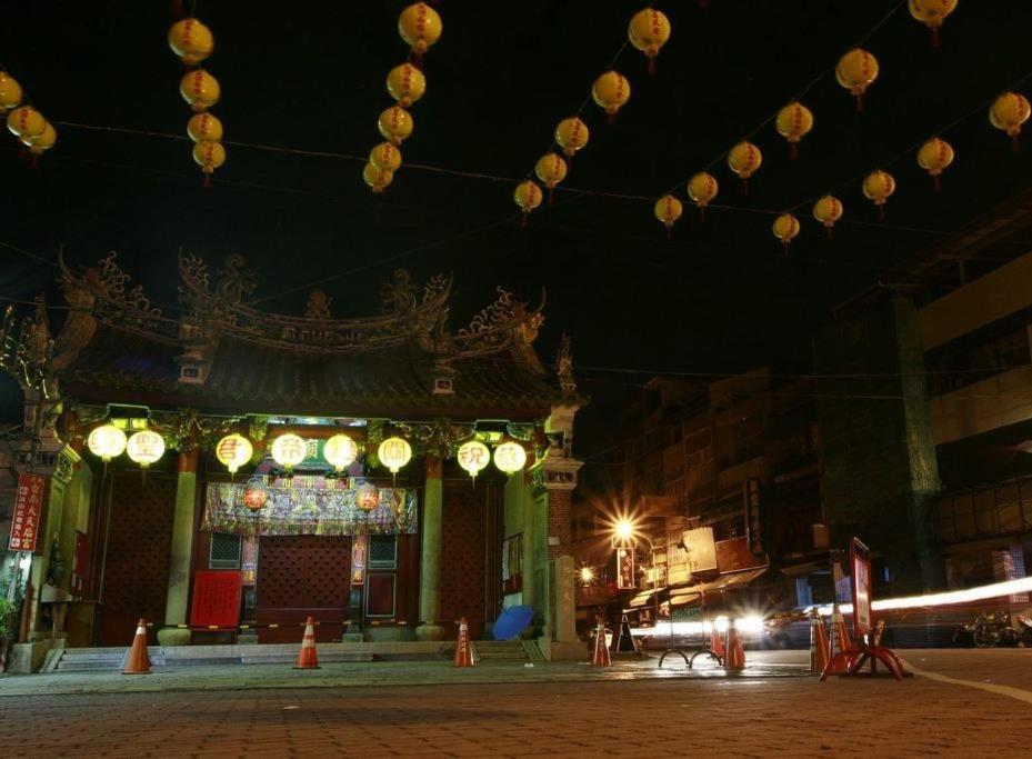 Temple Side Hostel Tainan Dış mekan fotoğraf